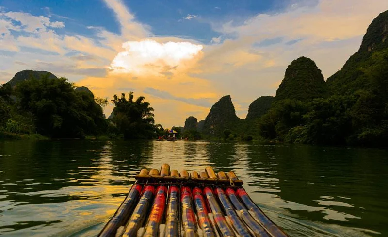 桂林出發遇龍河竹筏漂流 十里畫廊 私人導覽1日遊