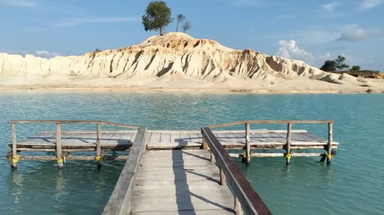 民丹島沙漠 & 藍湖之旅